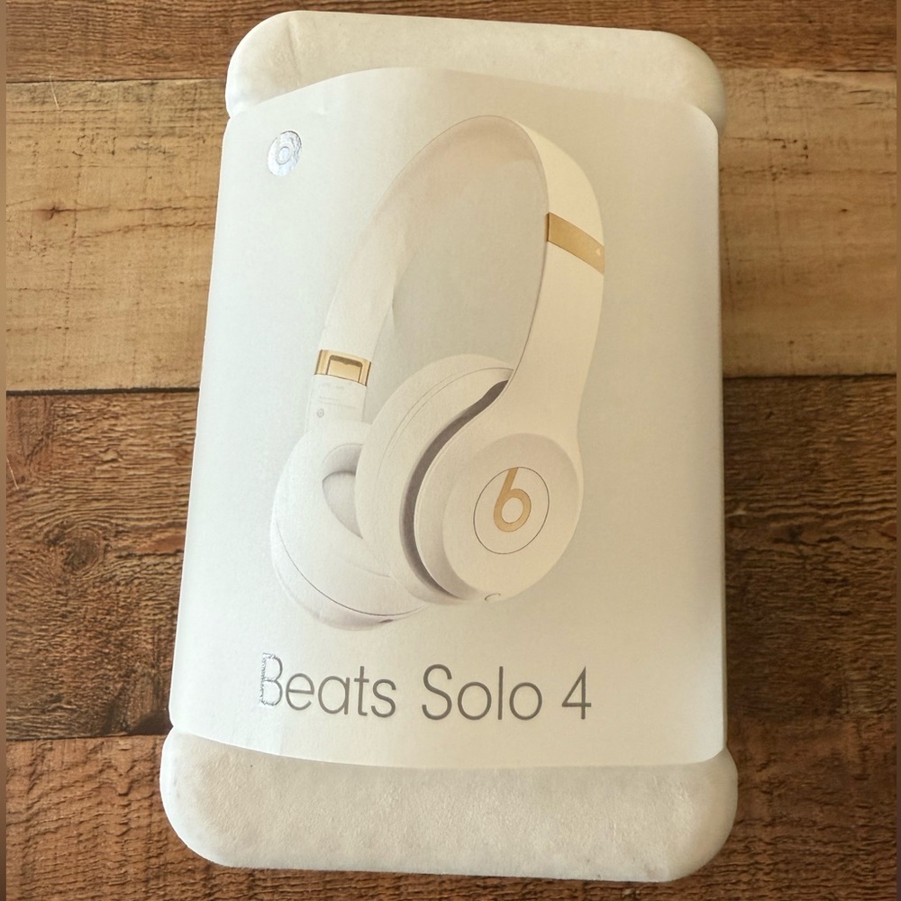Brand new bluetooth wireless Beats Solo 4 - white and gold